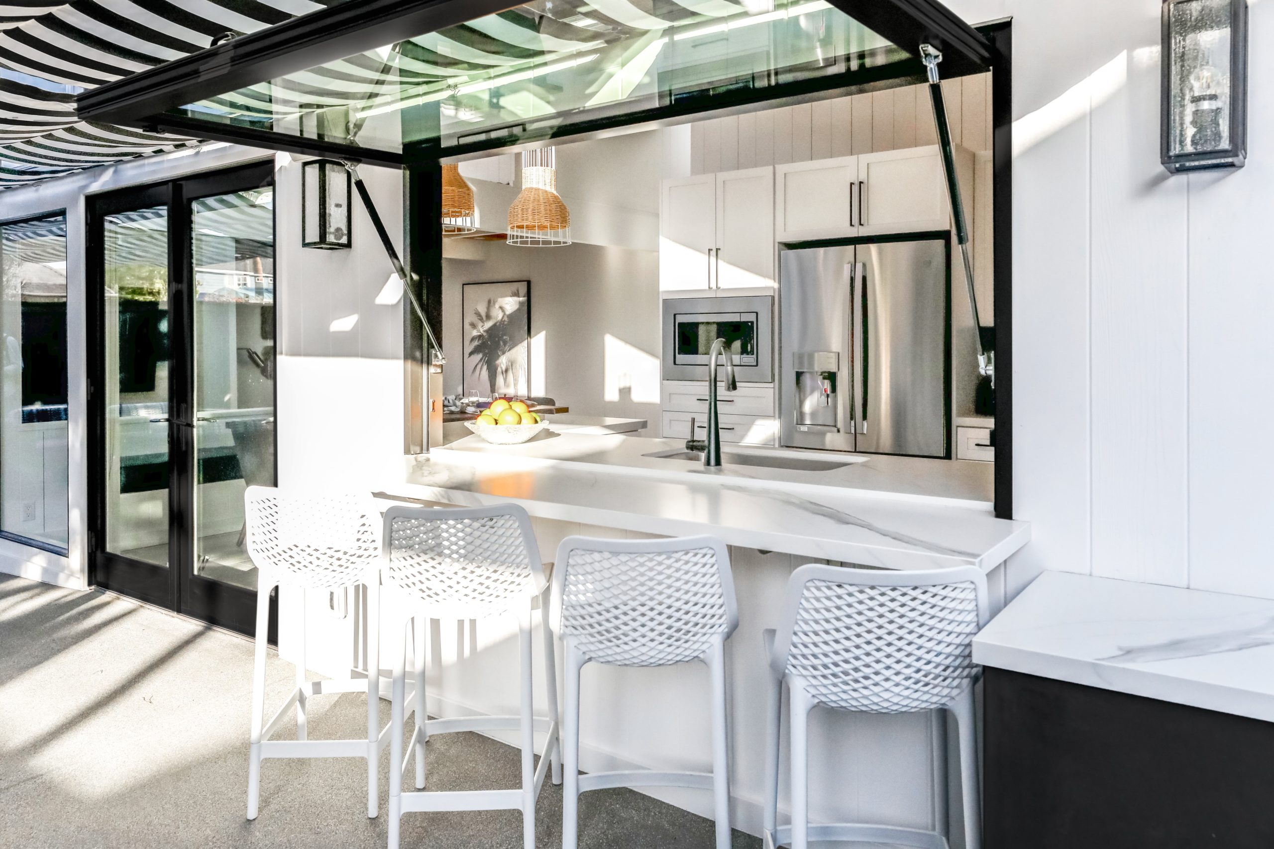 open kitchen, outdoor stools 