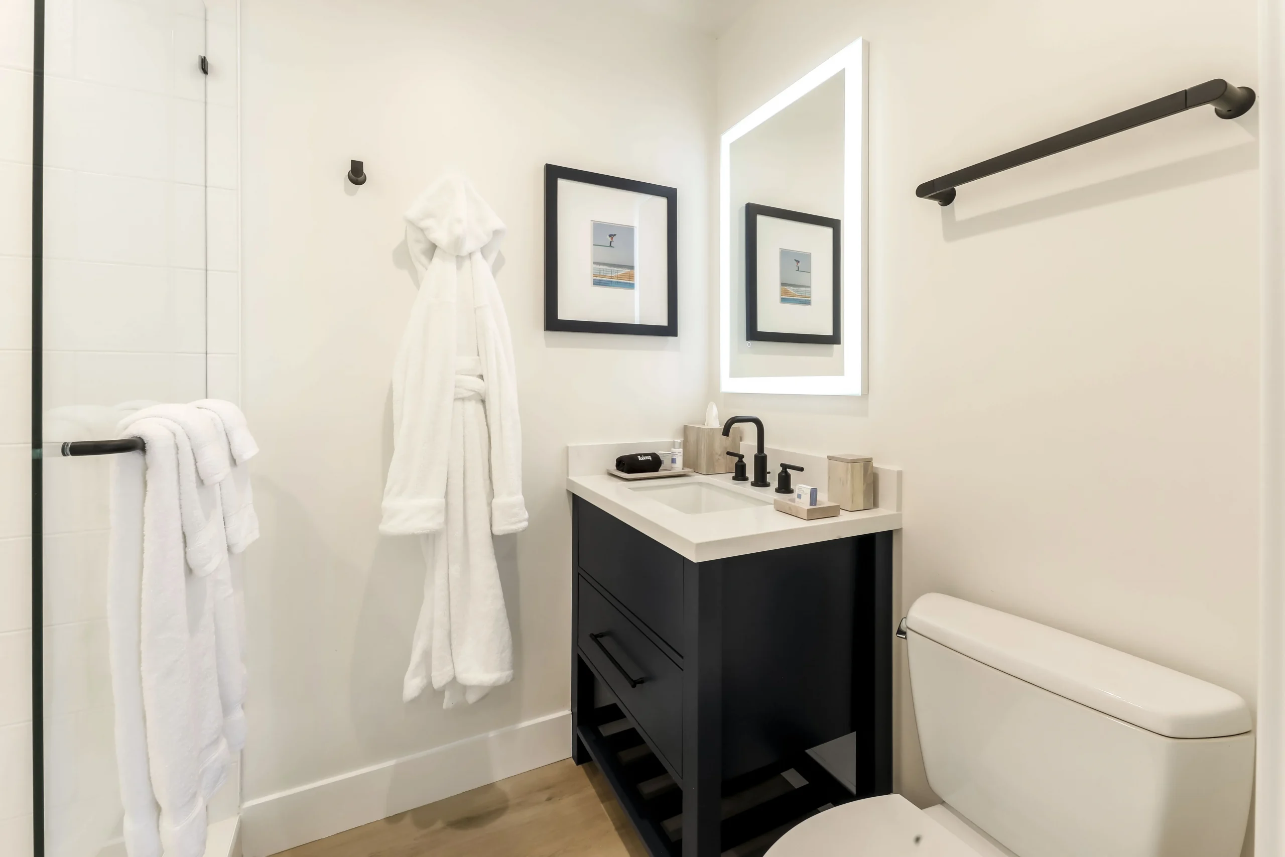 Del Mar guestroom bathroom amenities